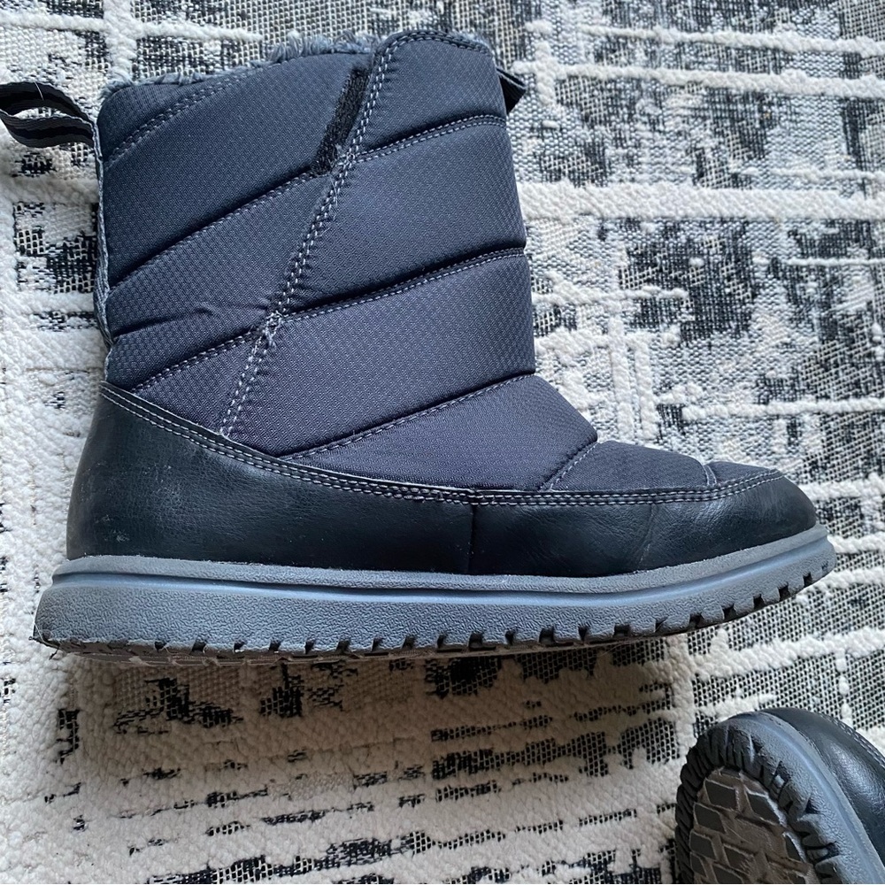 L.L. Bean Ultralight Kids Charcoal Snow Boots Size 2 - Picture 5 of 10